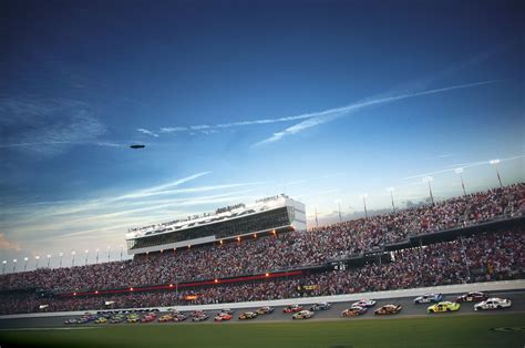 The Perfect Festive Outing: Daytona Speedway Magic of Lights
